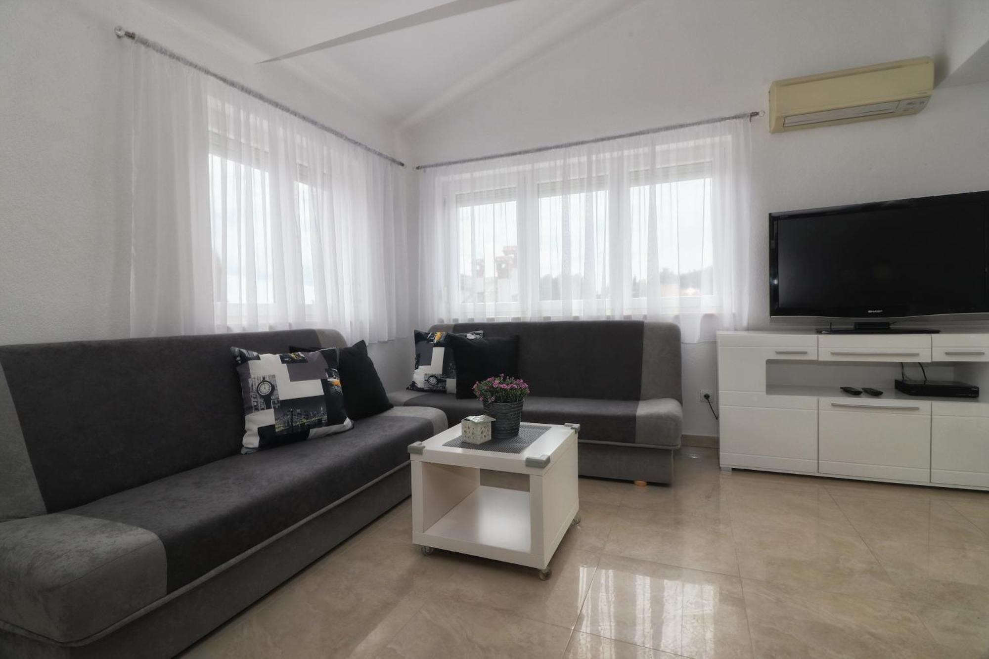Apartments Link โรวีน ภายนอก รูปภาพ