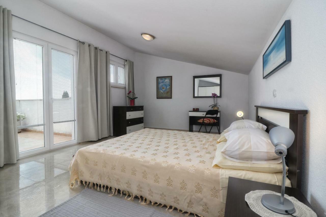 Apartments Link โรวีน ภายนอก รูปภาพ