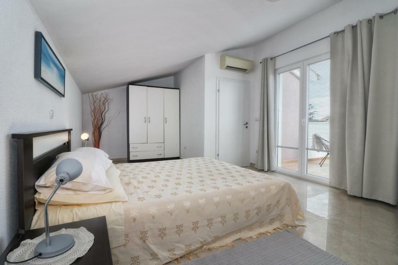 Apartments Link โรวีน ภายนอก รูปภาพ